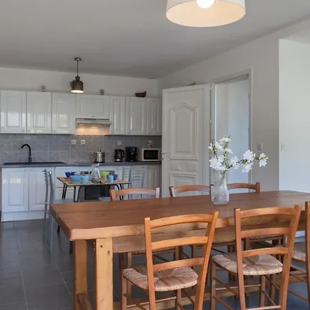 Close To The Sea Villa *